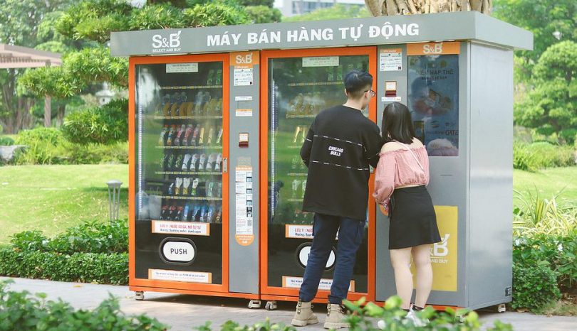Why Invest In Vending Machines For Logistics Centers?