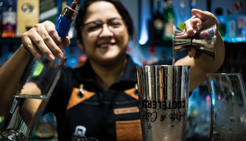 Becoming a Bartender: What You Can Expect from a Training Course