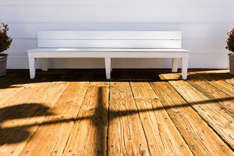 bench-677700_1280