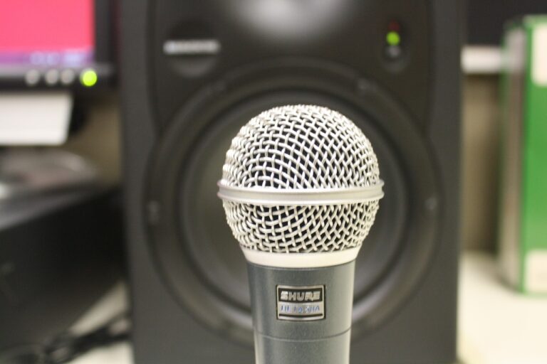 microphone-2494477_1280