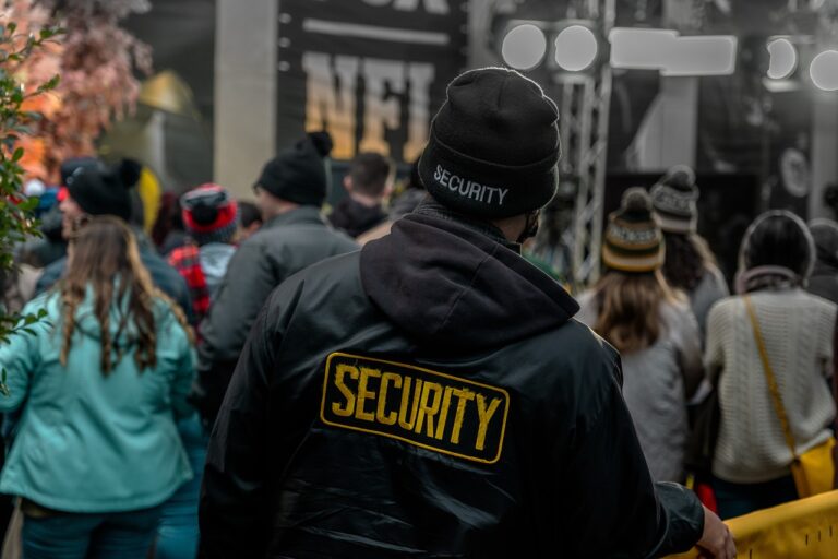 security-guard-6835766_1280