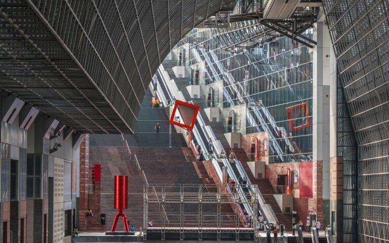 shopping-mall-9227758_1280