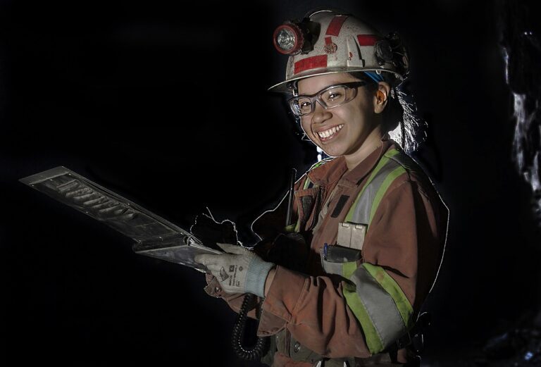 womeninmining-7265638_1280