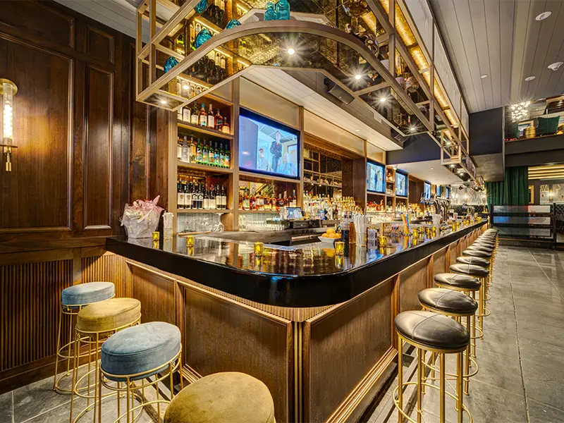 Exploring the Vibrant Midtown Bars of NYC