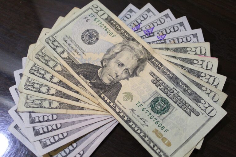 wealth-3186242_1280