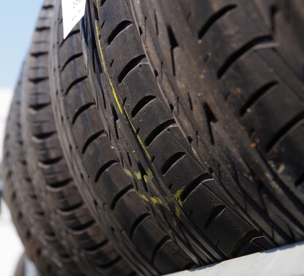 Why Properly Maintained Heavy-Duty Truck Tires Are Important