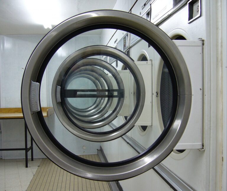 laundromat-315374_1280