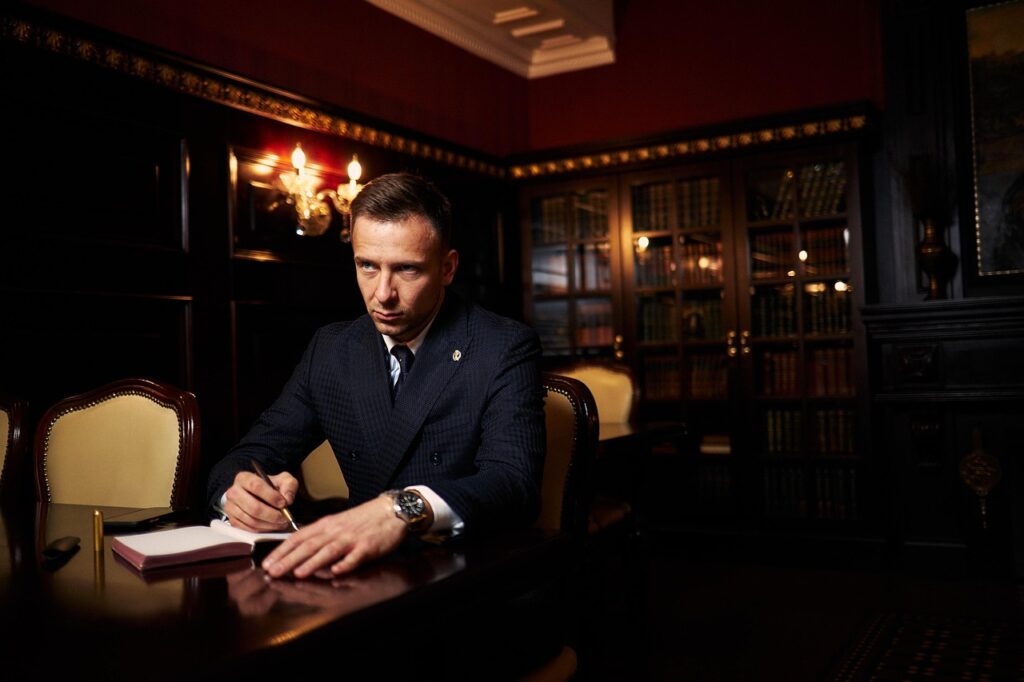 Services Offered by a Business Contract Lawyer