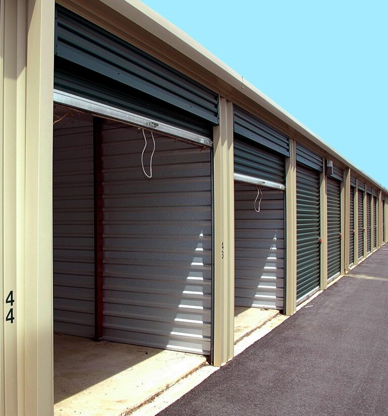 storage-warehouse-2089775_1280