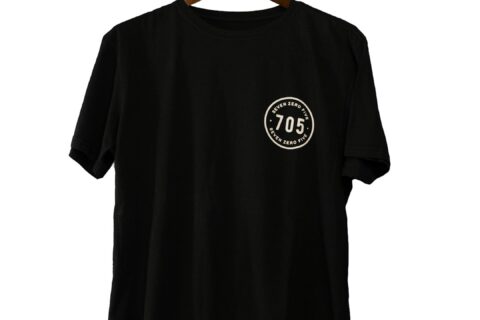 black crew neck t-shirt